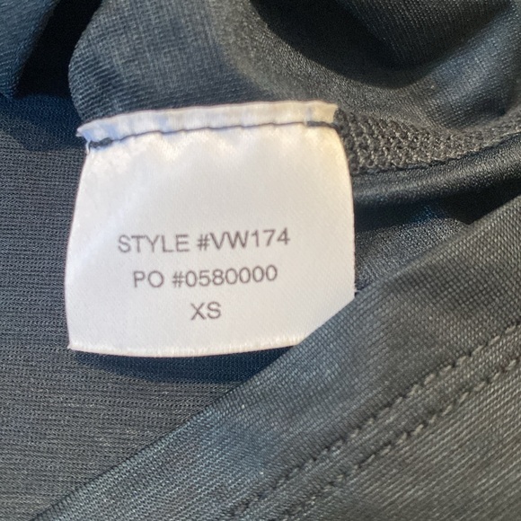 Vuori Mod Tank in black - Picture 10 of 13